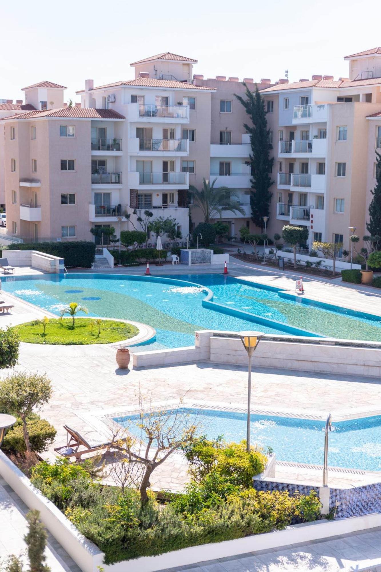 Elysia Park Pool View Апартаменти Пафос