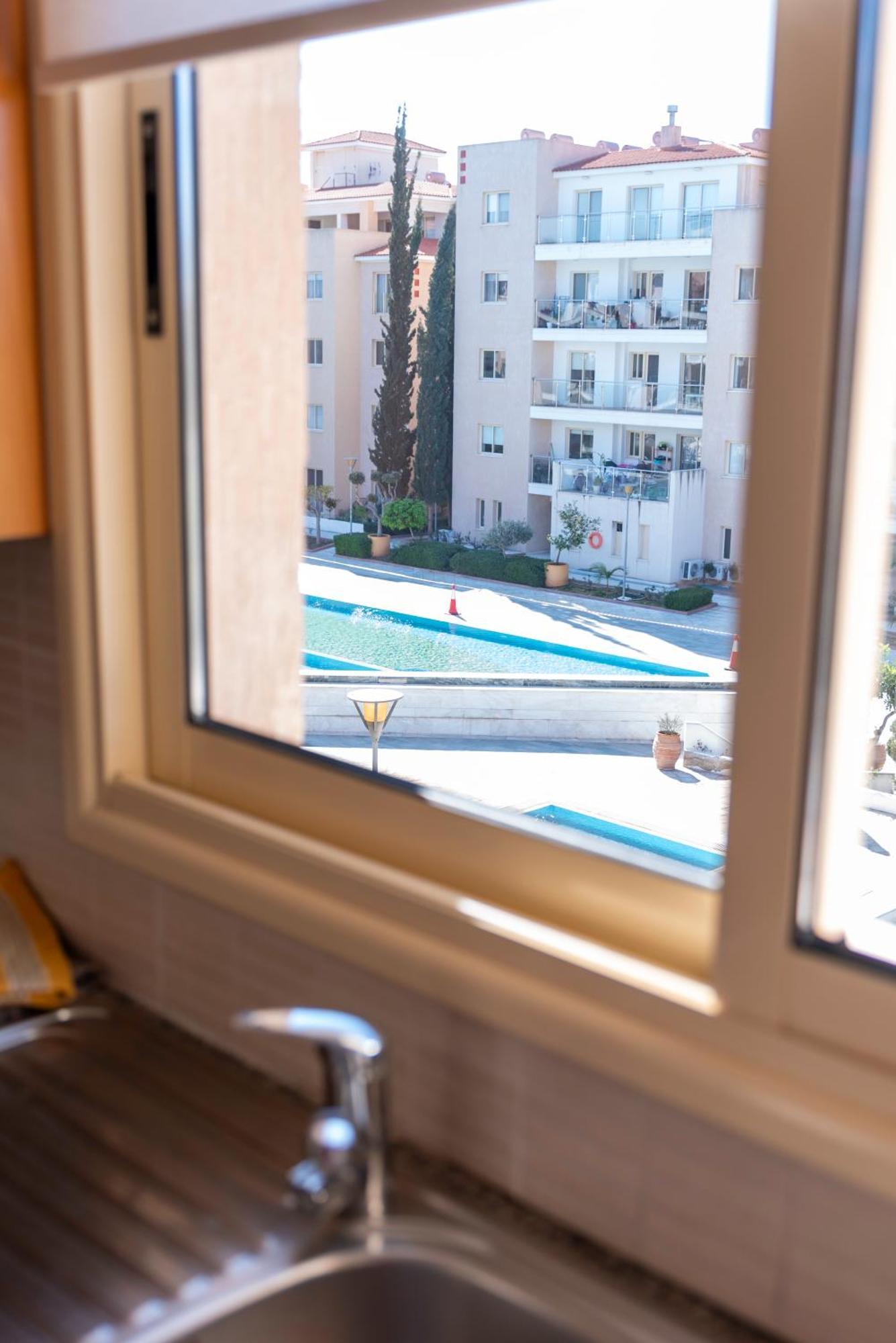 Elysia Park Pool View Пафос