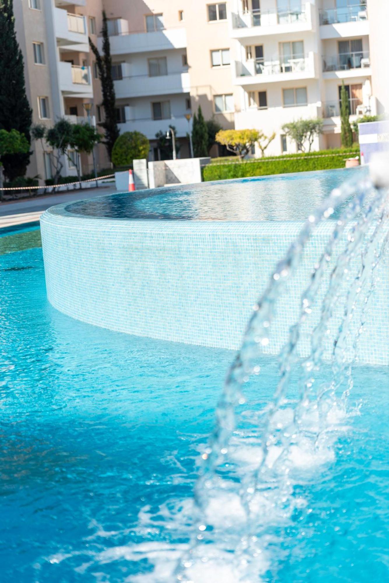 Elysia Park Pool View Апартаменти Пафос